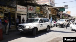 A UN vehicle transports members of the observer mission in Syria during a field visit to Al-Midan market in Damascus on June 12.