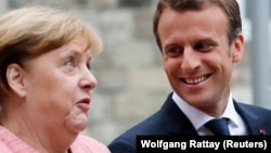 French President Emmanuel Macron (right) and German Chancellor Angela Merkel (file photo)