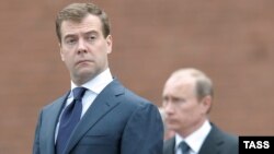 A Kremlin source was recently quoted as saying President Dmitry Medvedev (left) and Prime Minister Vladimir Putin have decided to use a note taker at their meetings because of “misunderstandings” that have arisen.