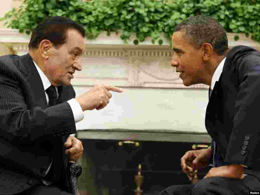 Mubarak holds talks with U.S. President Barack Obama at the White House in September 2010.