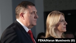 Bosnian Serb politicians Milorad Dodik (left) and Zeljka Cvijanovic (file photo)