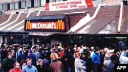 In January 1990 Muscovites stood in line for hours to enter the first and the busiest McDonald's restaurant in the world on Pushkin Square in Moscow.