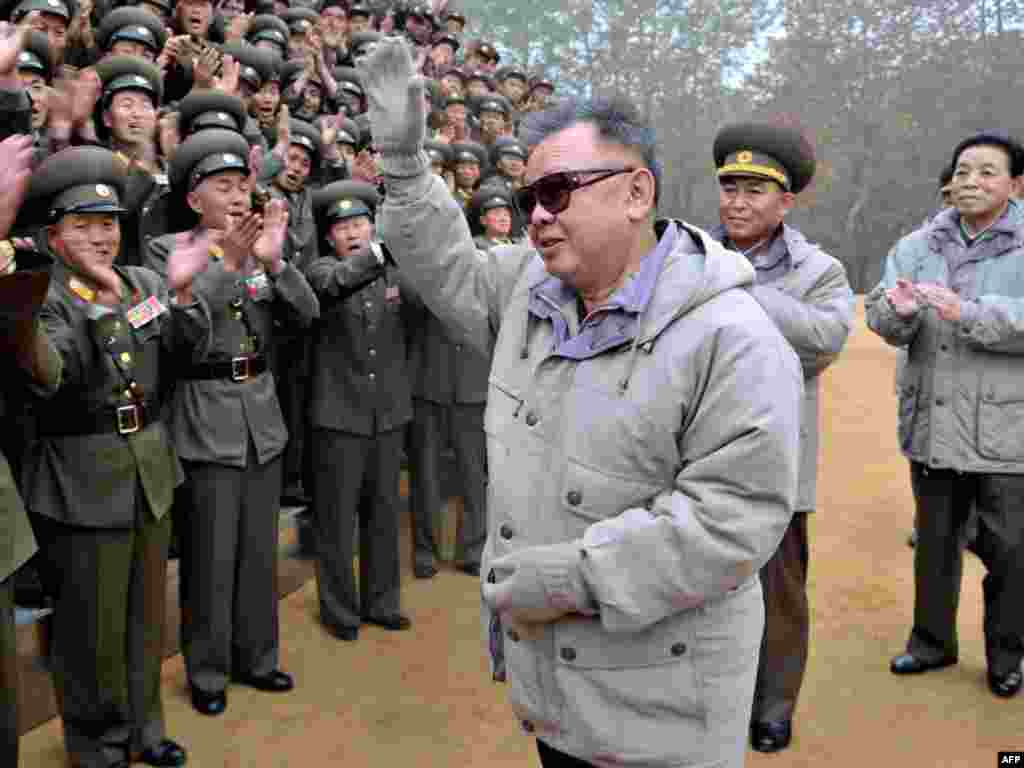 North Korean leader Kim Jong Il inspects a Korean People&#39;s Army unit in an undated image released on November 2, 2011.