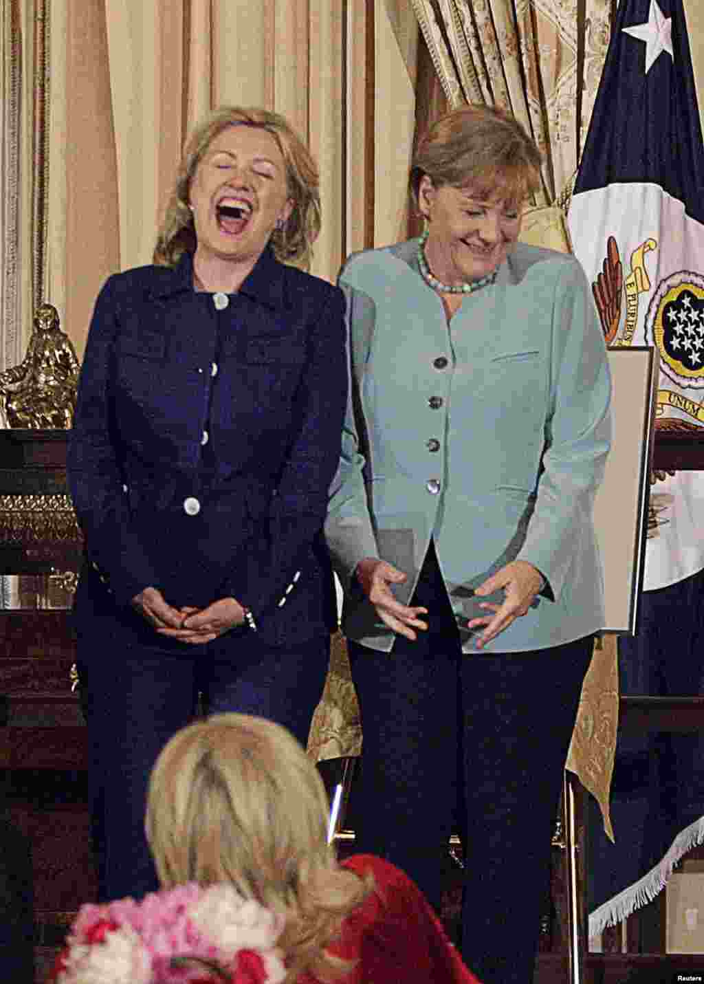 German Chancellor Angela Merkel (right) laughs with Secretary of State Clinton during a luncheon held in Merkel&#39;s honor at the State Department on June 7, 2011.