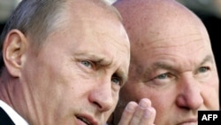 Russian Prime Minister Vladimir Putin (left) and Moscow Mayor Yury Luzhkov