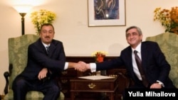 Armenian President Serzh Sarkisian (right) and his Azerbaijani counterpart Ilham Aliyev meet in Chisinau on October 8