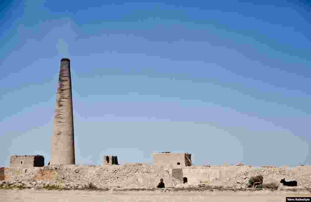 Some of the more fortunate displaced Afghans have taken jobs at brick kilns in Balkh to help squeeze out a living for themselves and their families.