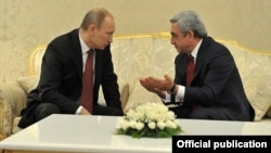 Presidents Vladimir Putin (left) of Russia and Serzh Sarkisian of Armenia during a meeting in Turkmenistan in December.