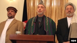 Afghan President Hamid Karzai (center) with his vice presidents, Karim Khalili (right) and Mohammad Qasim Fahim at a press conference in Kabul on November 3.