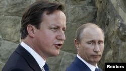 British Prime Minister David Cameron (left) and Russian President Vladimir Putin speak to the media in Sochi.