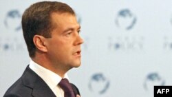 Russian President Dmitry Medvedev will host a summit on Nagorno-Karabakh next month 