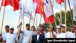 Presidential candidate Temir Sariev (center) meets with local residents while campaigning in the village of Kun-tuu, near the capital, Bishkek, on September 11.