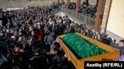 Crimean Tatars Bury 'Tortured' Protester