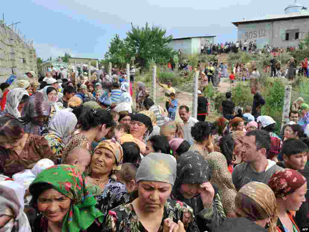 Tens of thousands of ethnic Uzbeks -- mostly women, children, and the elderly -- have fled the violence in southern Kyrgyzstan and sought refuge in neighboring Uzbekistan. The UN's special envoy in Bishkek, Miroslav Jenca, says their number may soon pass 100,000. Regional media report Uzbekistan has closed its border with Kyrgyzstan, however, citing its inability to cope with the large number of refugees.