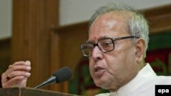 Indian Finance Minister Pranab Mukherjee (file photo)