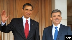 Turkey's President Abdullah Gul (right) welcomes his US counterpart Barack Obama to Ankara.