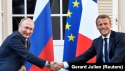 French President Emmanuel Macron and Russian President Vladimir Putin met in southern France on August 20. (