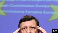 European Commission President Jose Manuel Barroso placed urgent telephone calls to Prime Ministers Vladimir Putin of Russia and Yulia Tymoshenko of Ukraine.