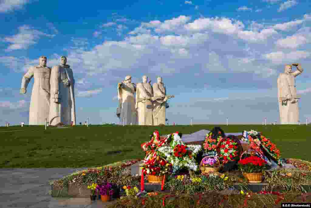 The Panfilov warriors memorial near the village of Nelidovo outside Moscow. Built in 1975, the memorial honors ​28 Red Army soldiers known as Panfilov&#39;s 28, who heroically destroyed over a dozen German tanks during the Battle of Moscow in November 1941. Historians have doubted this account and some denounce the story as a myth.&nbsp;