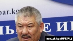 Kyrgyz presidential envoy to parliament Azimbek Beknazarov is relinquishing his duties. 